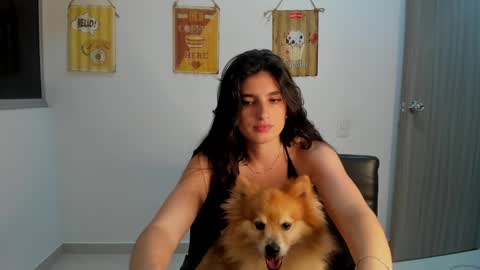 hollyshit_ online show from January 3, 2:43 am