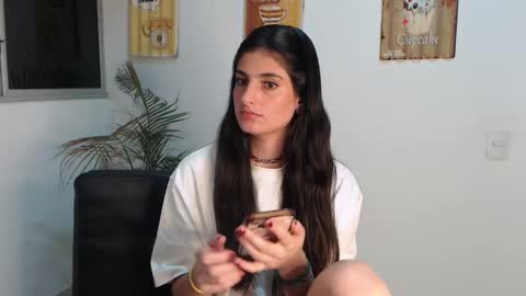 hollyshit_ online show from February 4, 1:23 am