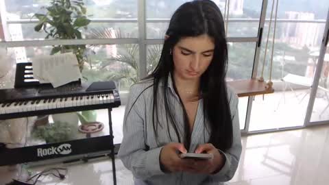 hollyshit_ online show from March 5, 10:43 pm