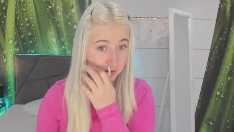 HollyTaillor online show from February 4, 6:30 am