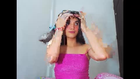 Snapshot of hollywoodbitch chatting on June 7, 4:55 pm Isabella Marie online show from June 7, 4:55 pm