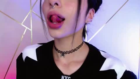 holly online show from March 12, 4:13 pm