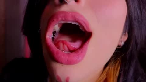 holly online show from December 4, 2:21 am