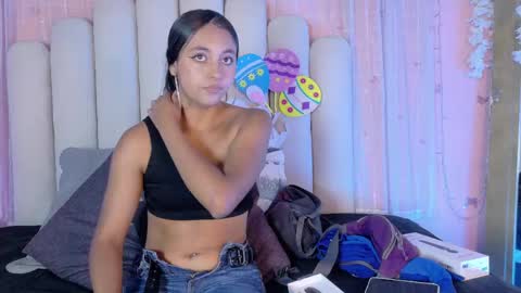 Hollyy online show from April 24, 7:27 pm