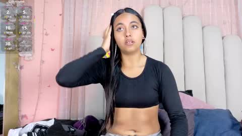 Snapshot of hollyyqueen_ chatting on May 15, 7:21 pm Hollyy online show from May 15, 7:21 pm