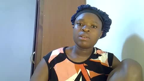 Snapshot of holy_ebony chatting on May 18, 4:07 am holy_ebony online show from May 18, 4:07 am