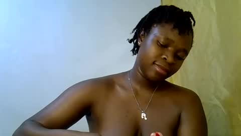 Snapshot of holy_ebony chatting on June 6, 3:06 pm holy_ebony online show from June 6, 3:06 pm
