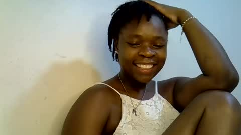 Snapshot of holy_ebony chatting on June 15, 4:42 pm holy_ebony online show from June 15, 4:42 pm