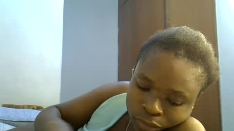 Snapshot of holy_ebony chatting on June 24, 4:17 pm holy_ebony online show from June 24, 4:17 pm