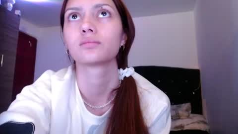 Snapshot of holy_julii chatting on June 20, 3:31 am holy_julii online show from June 20, 3:31 am