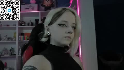 holy_mistresss online show from May 3, 8:09 am