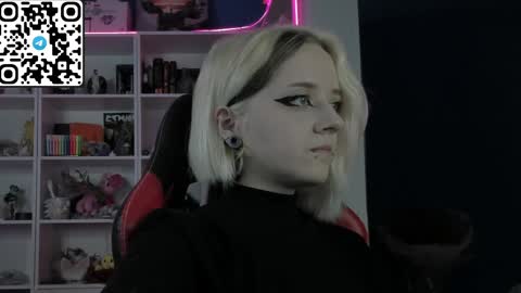 Snapshot of holy_mistresss chatting on May 5, 8:44 am holy_mistresss online show from May 5, 8:44 am