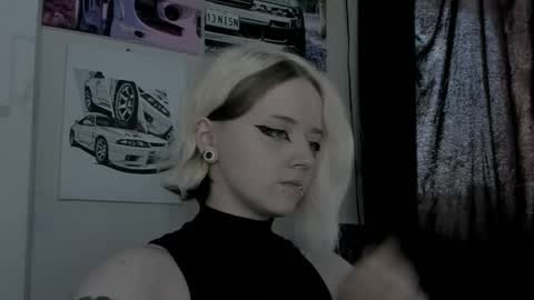 Snapshot of holy_mistresss chatting on May 8, 8:30 am holy_mistresss online show from May 8, 8:30 am