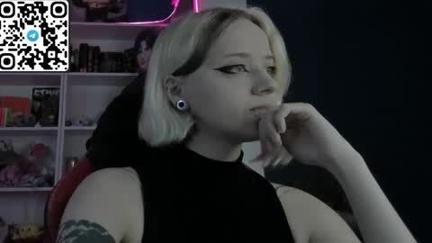 Snapshot of holy_mistresss chatting on May 12, 8:22 am holy_mistresss online show from May 12, 8:22 am