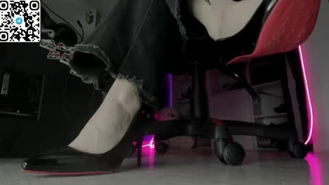 Snapshot of holy_mistresss chatting on May 14, 8:21 am holy_mistresss online show from May 14, 8:21 am