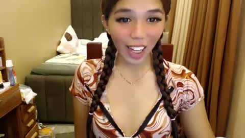 holy_molly1 online show from June 24, 4:33 am