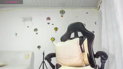 Holly online show from March 5, 10:54 pm