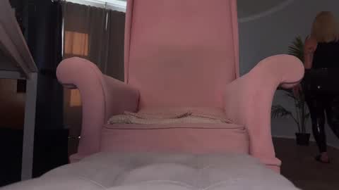 Snapshot of holycatharsis chatting on February 21, 12:39 pm Goddess Holy Catharsis online show from February 21, 12:39 pm