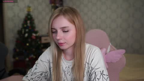 Snapshot of holydumplings chatting on December 3, 3:33 pm Taiga online show from December 3, 3:33 pm