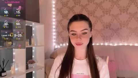 Mia online show from December 2, 3:34 am