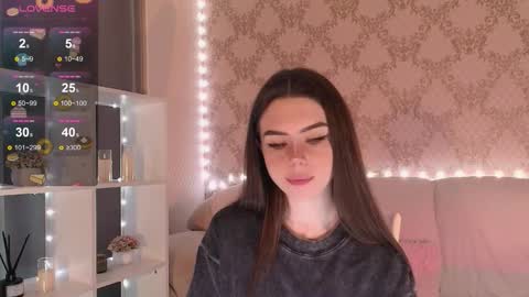 Mia online show from December 18, 3:45 am