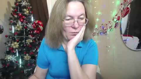 Snapshot of holymilfa chatting on December 4, 7:28 am holymilfa online show from December 4, 7:28 am