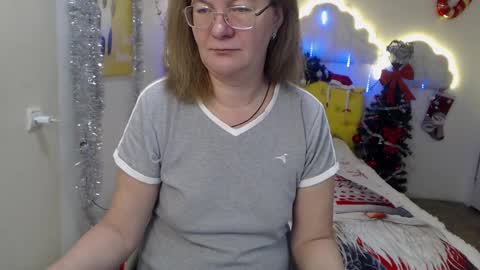 Snapshot of holymilfa chatting on December 8, 7:15 am holymilfa online show from December 8, 7:15 am