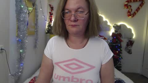 Snapshot of holymilfa chatting on December 22, 2:38 pm holymilfa online show from December 22, 2:38 pm