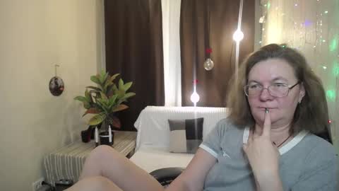 Snapshot of holymilfa chatting on January 26, 1:36 pm holymilfa online show from January 26, 1:36 pm