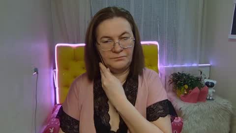 Snapshot of holymilfa chatting on February 1, 7:36 am holymilfa online show from February 1, 7:36 am