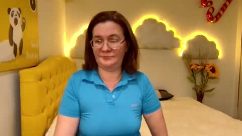 Snapshot of holymilfa chatting on February 2, 5:15 pm holymilfa online show from February 2, 5:15 pm