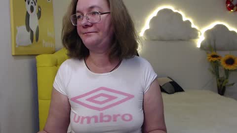 Snapshot of holymilfa chatting on February 8, 5:18 pm holymilfa online show from February 8, 5:18 pm