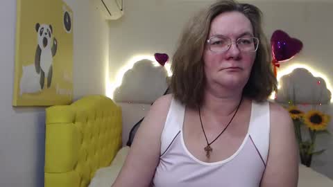 Snapshot of holymilfa chatting on February 21, 2:48 pm holymilfa online show from February 21, 2:48 pm