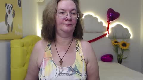 Snapshot of holymilfa chatting on February 22, 11:02 am holymilfa online show from February 22, 11:02 am