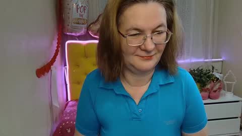 Snapshot of holymilfa chatting on March 11, 8:09 am holymilfa online show from March 11, 8:09 am