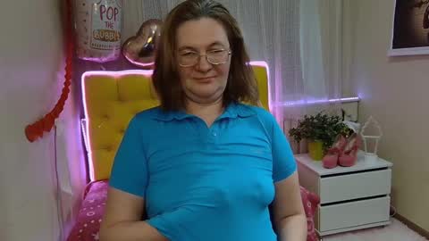 Snapshot of holymilfa chatting on March 11, 11:23 am holymilfa online show from March 11, 11:23 am