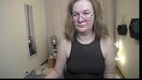 Snapshot of holymilfa chatting on February 24, 7:28 am holymilfa online show from February 24, 7:28 am