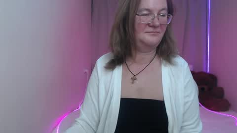holymilfa online show from May 11, 4:04 pm