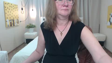 holymilfa online show from May 12, 6:54 am