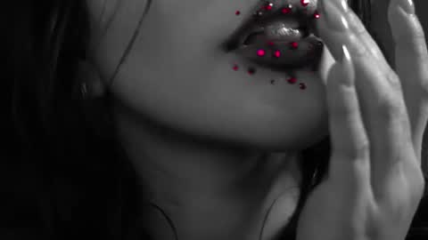 Snapshot of honeeeey_ chatting on October 25, 11:54 pm honeeeey_ online show from October 25, 11:54 pm