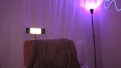 Snapshot of honeeeey_ chatting on November 20, 10:20 pm honeeeey_ online show from November 20, 10:20 pm