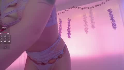 Snapshot of honeeeey_ chatting on July 10, 10:34 pm honeeeey_ online show from July 10, 10:34 pm