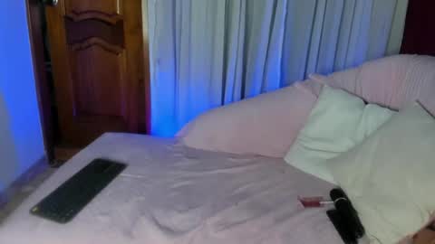 Snapshot of honey__monroe chatting on May 12, 3:47 am honey monroe online show from May 12, 3:47 am