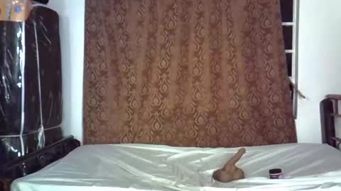 honey_beb online show from April 25, 9:56 pm