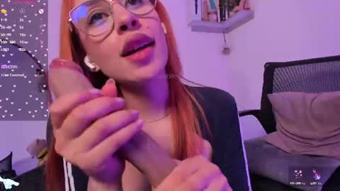 Snapshot of honey_bitee chatting on June 11, 2:53 am Hi Im Annie vic Your dreams came true online show from June 11, 2:53 am