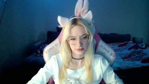 honey_bold online show from December 17, 9:48 am