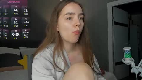 Snapshot of honey_chantal chatting on June 16, 7:16 pm Chantal online show from June 16, 7:16 pm