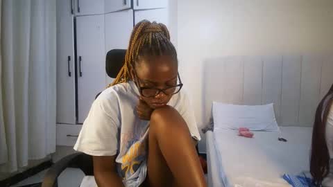 Snapshot of honey_drop1 chatting on May 8, 12:49 am honey drop online show from May 8, 12:49 am