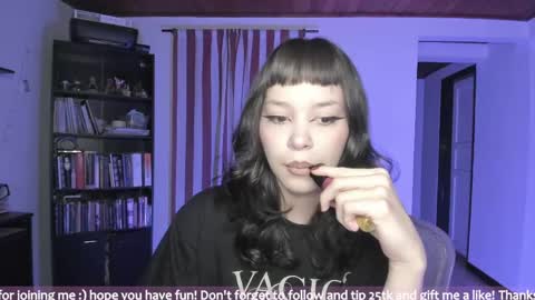 Snapshot of honey_hoe chatting on June 6, 4:17 am Lau online show from June 6, 4:17 am