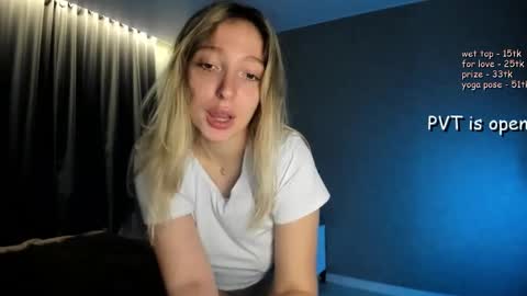 Honey and Misa online show from October 11, 8:51 pm